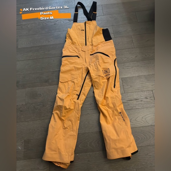 Jacket:Burton AK Hover Gore-Tex 3L jacket
Pant:Burton Freebird Gore-Tex 3L pants - Picture 5 of 5